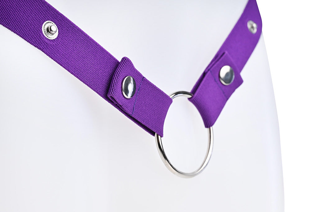 Close up of the poppers and metal o-ring on the purple strap.